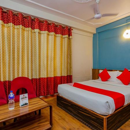 Oyo 795 Hotel Holiday Inn Katmandu Zewnętrze zdjęcie