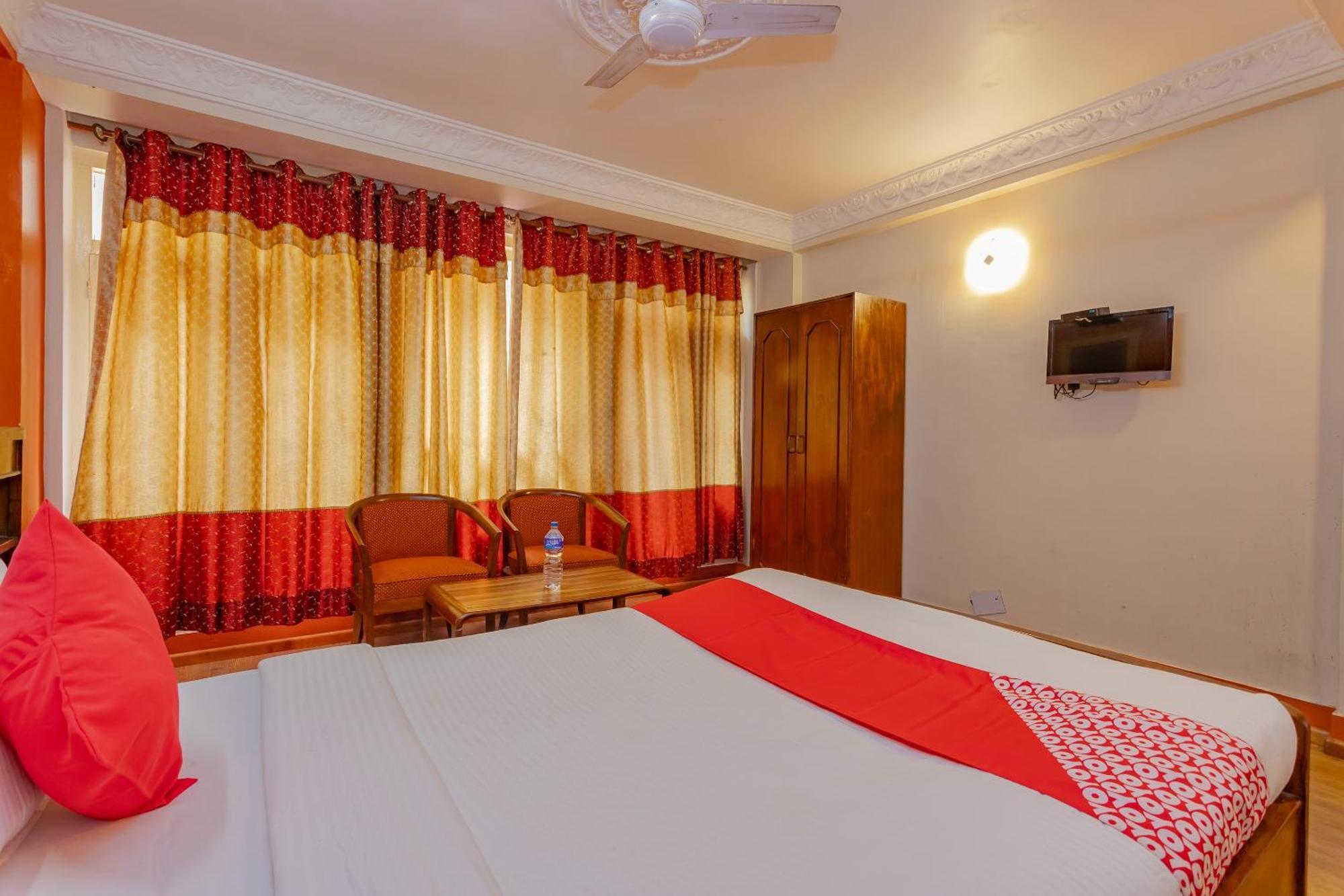 Oyo 795 Hotel Holiday Inn Katmandu Zewnętrze zdjęcie