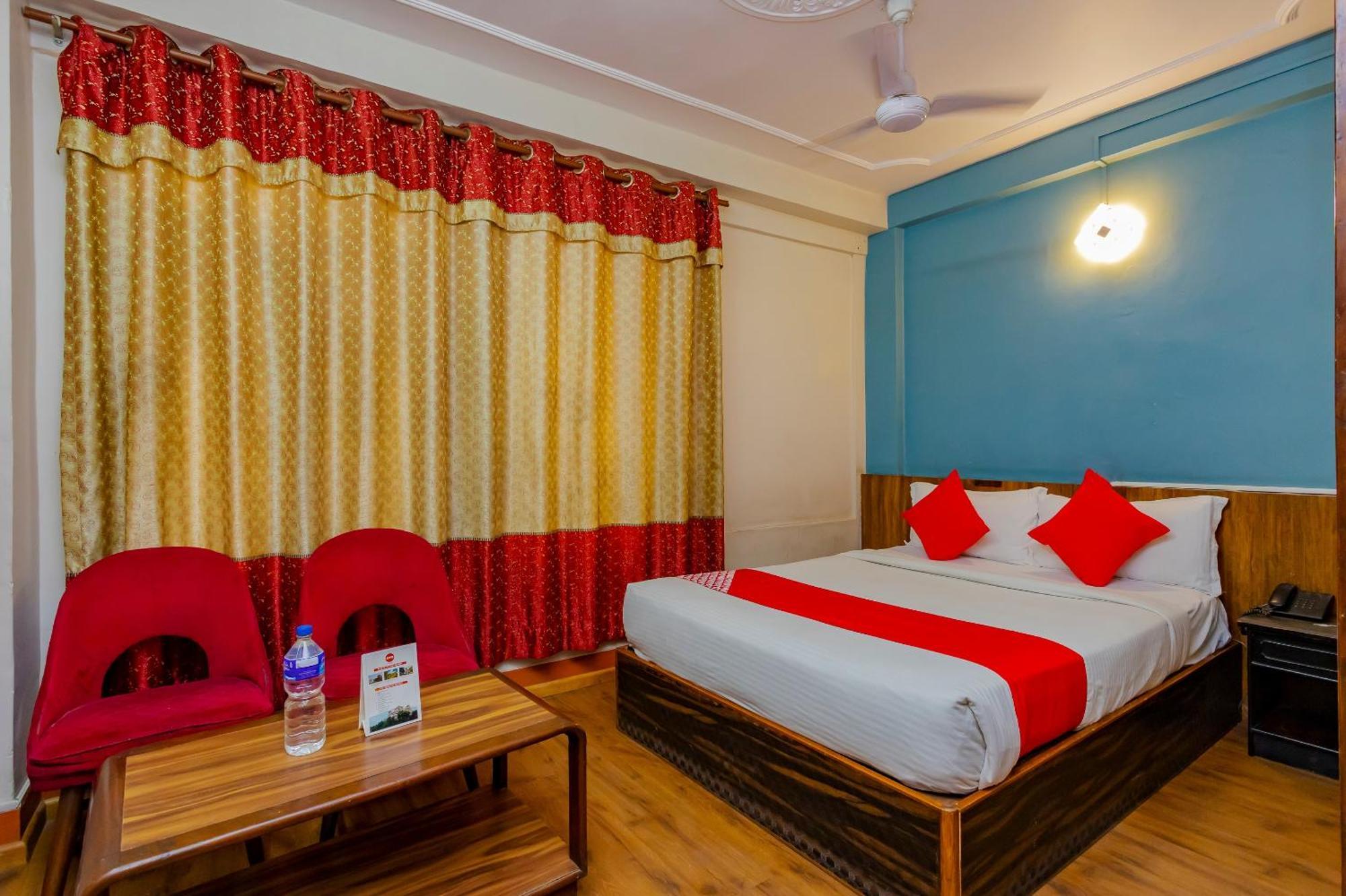Oyo 795 Hotel Holiday Inn Katmandu Zewnętrze zdjęcie