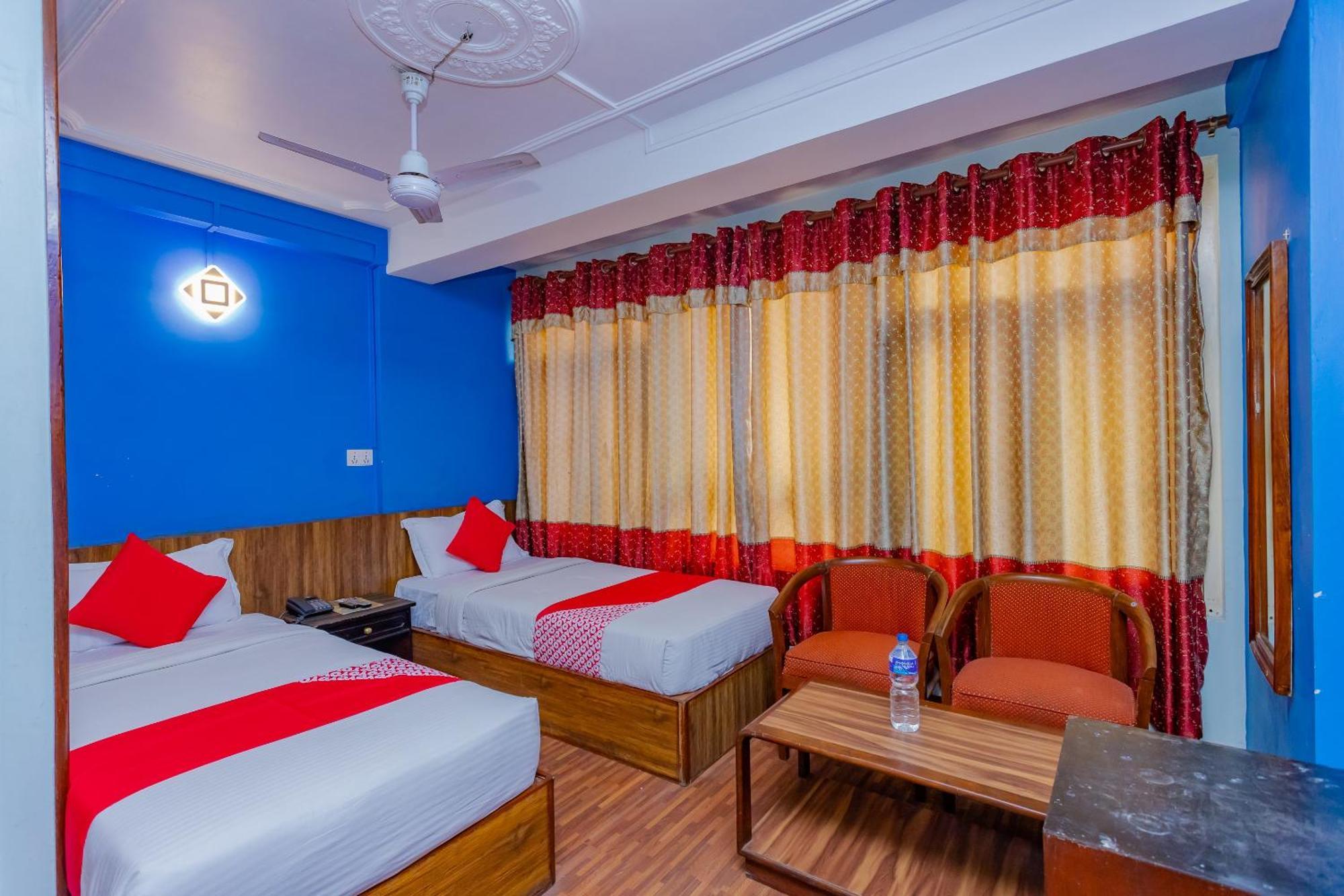 Oyo 795 Hotel Holiday Inn Katmandu Zewnętrze zdjęcie