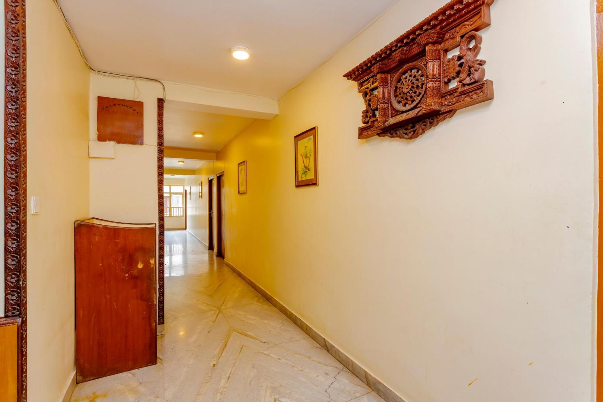 Oyo 795 Hotel Holiday Inn Katmandu Zewnętrze zdjęcie