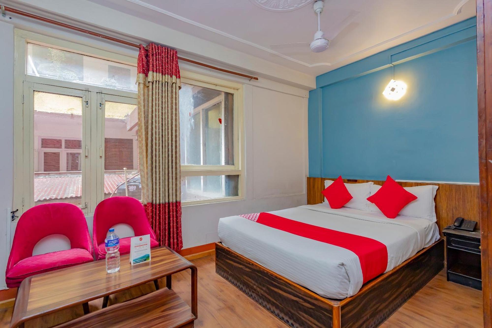 Oyo 795 Hotel Holiday Inn Katmandu Zewnętrze zdjęcie