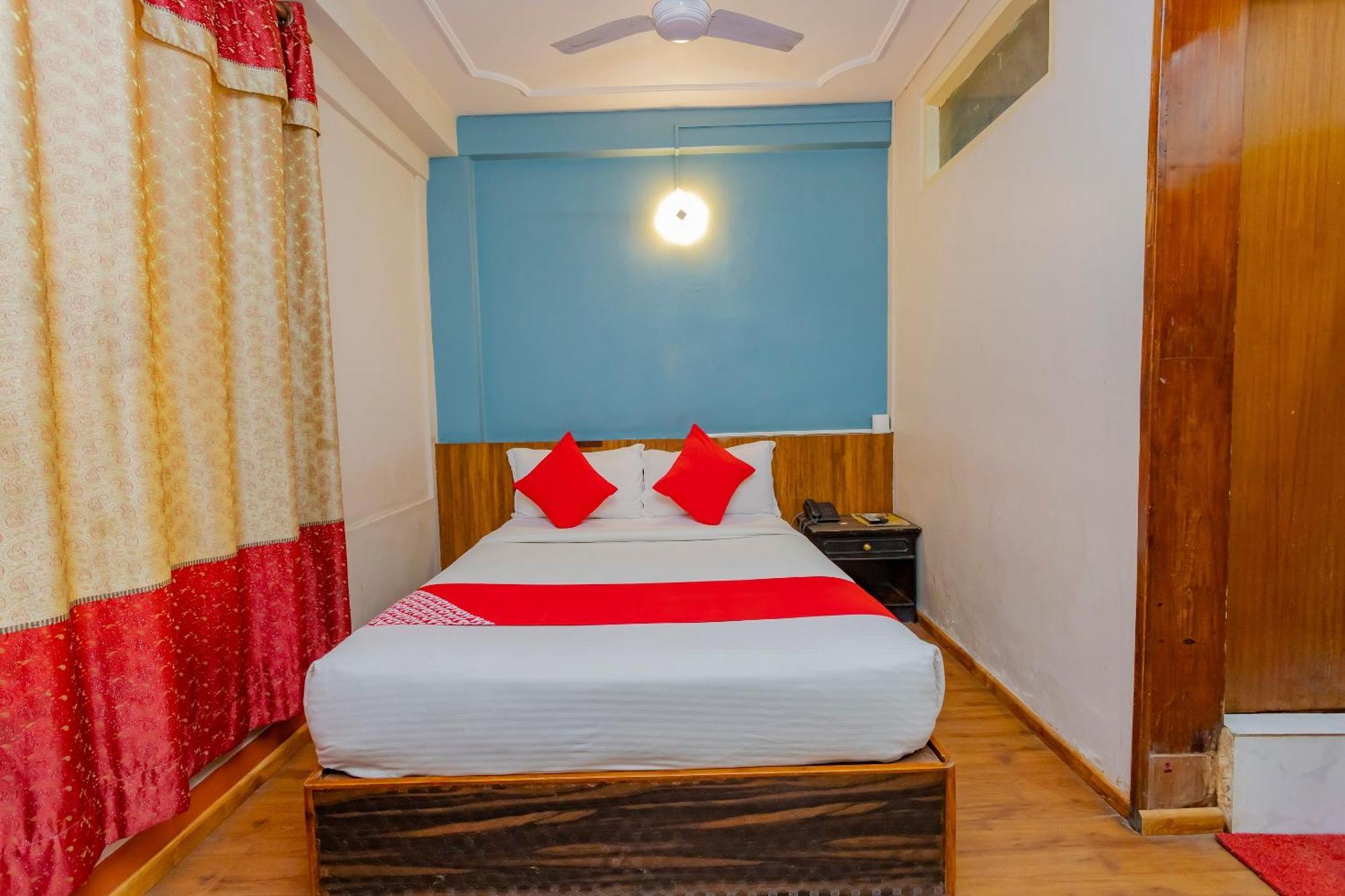 Oyo 795 Hotel Holiday Inn Katmandu Zewnętrze zdjęcie