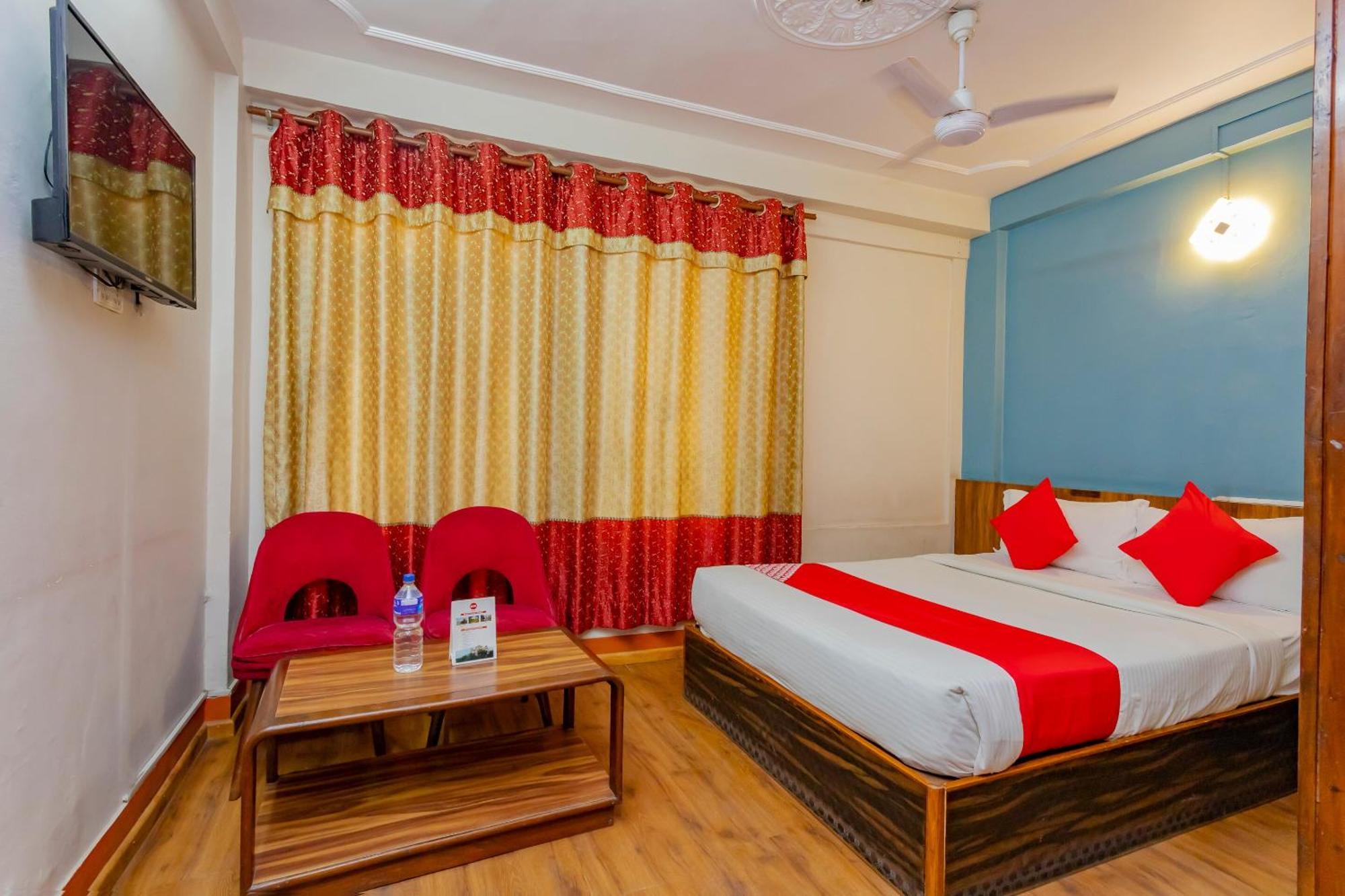 Oyo 795 Hotel Holiday Inn Katmandu Zewnętrze zdjęcie