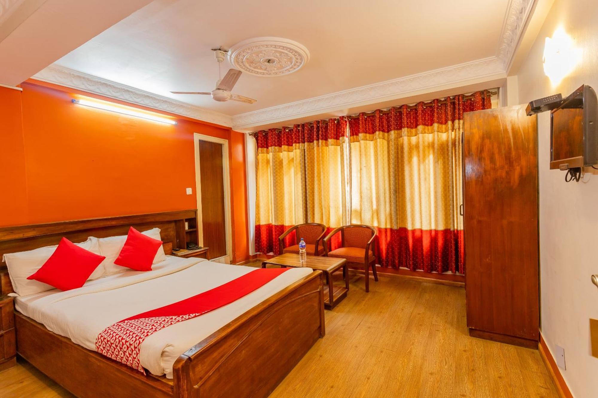 Oyo 795 Hotel Holiday Inn Katmandu Zewnętrze zdjęcie